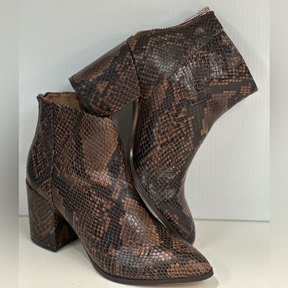 Steve Madden Reptile Print Julian Ankle Pointy Brown Booties Leather Sz 6 - Picture 1 of 9